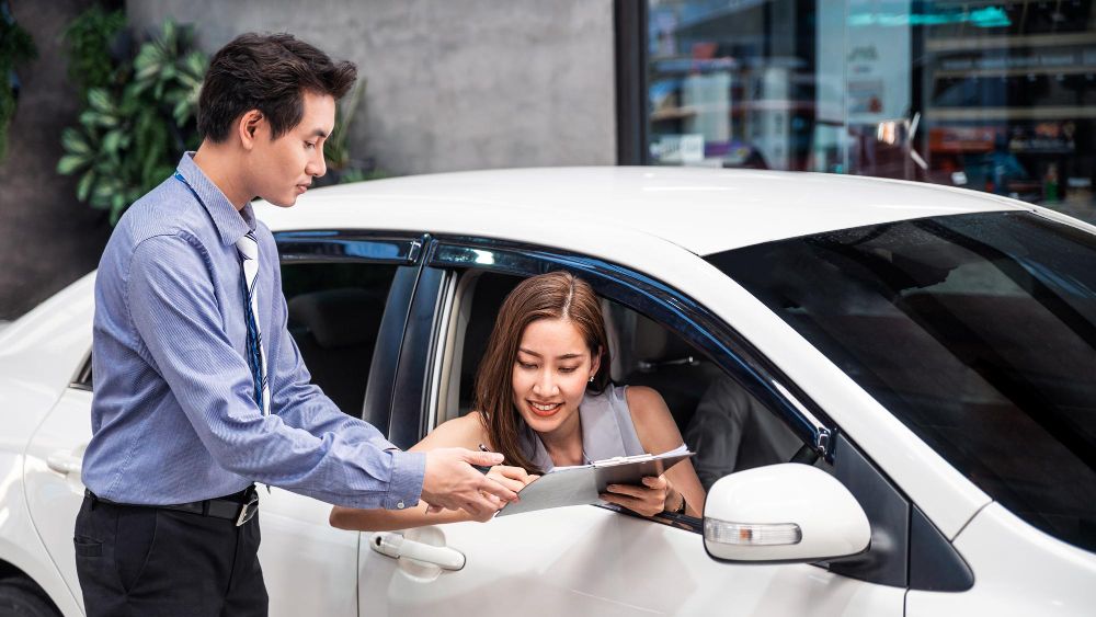 10 Consejos Esenciales para Ahorrar Dinero al Alquilar un Coche